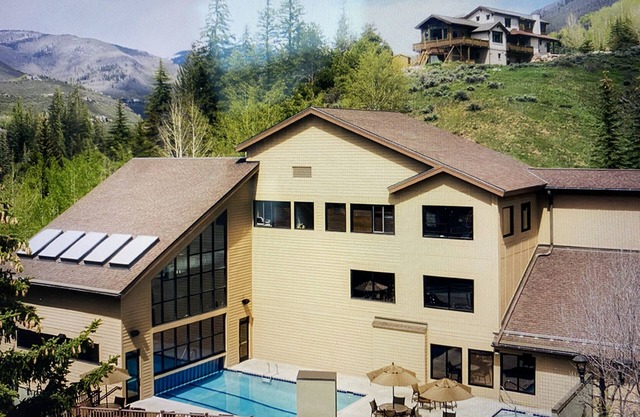 1BR, 2Bth Suite, ski-in/out, plenty of amenities, heated yr round pool, jacuzzi.