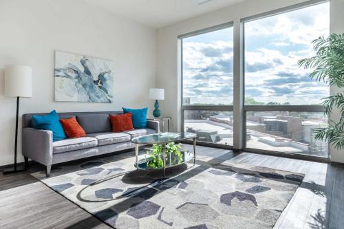 1BR City Loft With Modern Glass Views