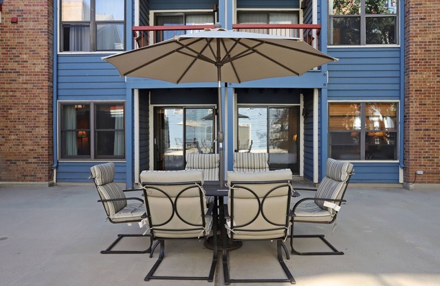 1br Cozy Winter Hideway- Walk To Apres, Shops, Fun- Sleeps 6 1 Bedroom Condo by RedAwning