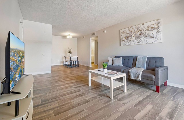 1BR - Gym - Pool - Great For Mid/Long Stays