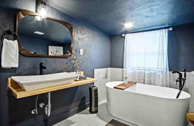 1BR Holiday Apt | Oven, Soaking Tub, Queen Bed #04