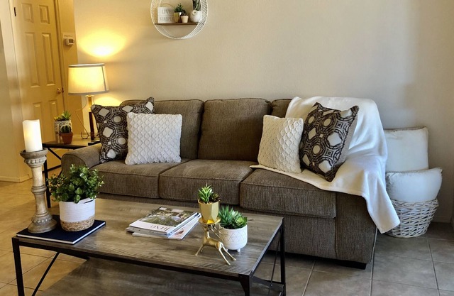 1st Floor Quaint & cozy condo in The Racquet Club, Scottsdale AZ!