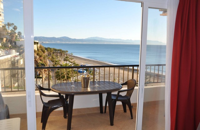 1st line apartment with sea view