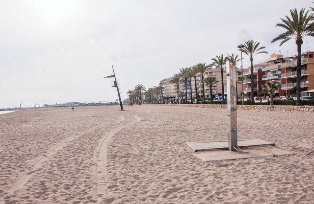1st line beach apartment
