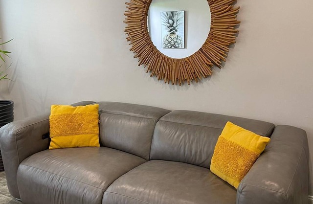 2/1 close to Downtown Fort Lauderdale, Free Parking, Washer and Dryer