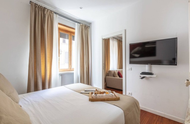 2 Apartments in the same building Piazza del Popolo 1+2