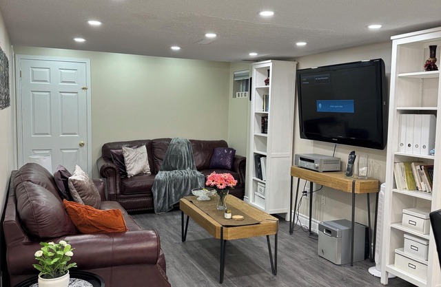 2 BDR w. Parking - Cozy Basement Unit Near Golf Courses Ajax