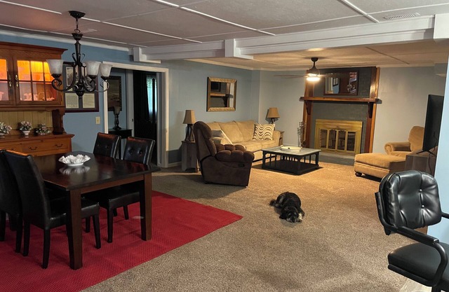 2 bdrm, sleeps 7 apartment. Pet friendly. Pool onsite. Outdoor grill. Hazard, KY