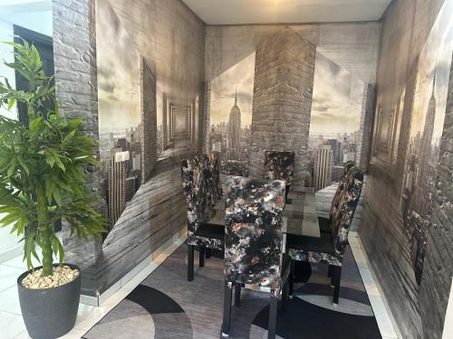 2-Bed 1-Bath - Sleeps 4 with Parking