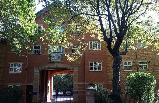 2 Bed Apartment Opposite Sefton Park