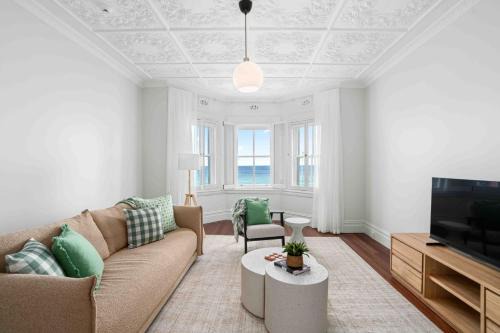 2-Bed Apartment with Stunning Bondi Beach Views
