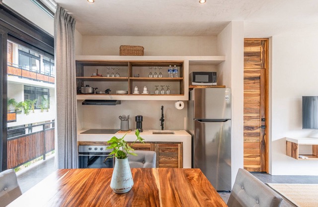 2-Bed Condo 2 Full Baths Terraces off Living & Bedrooms