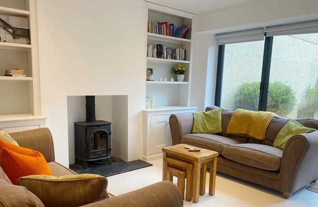 2-Bed Family Home with Sunny Garden