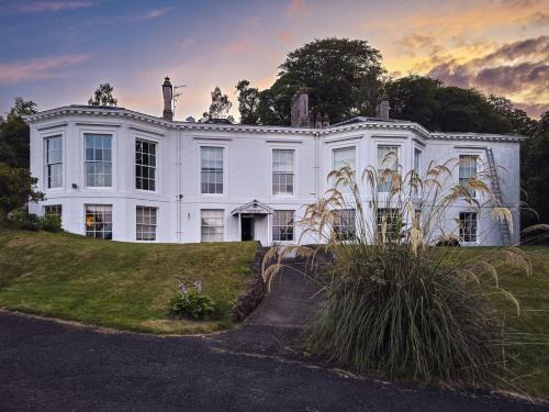 2 Bed Flat - Sleeps 4 - Pets - Parking - Wifi