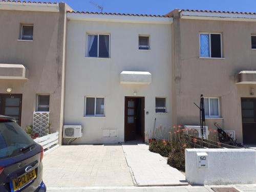 2-Bed House Sleeps 6 -Pool -Free Parking -Netflix