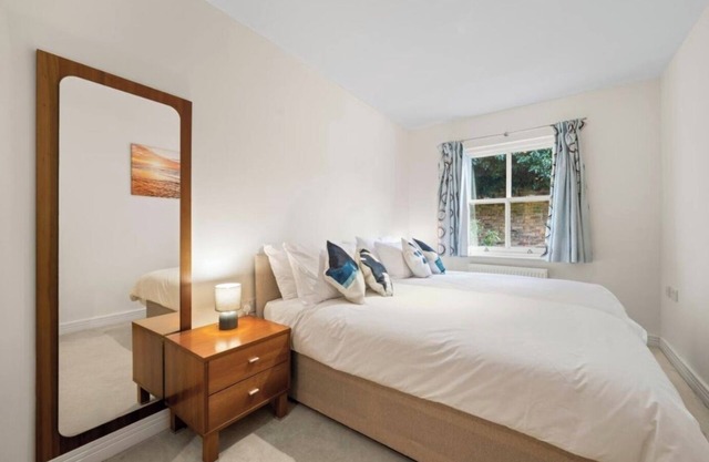 2 Bed Oasis Apartment & Garden