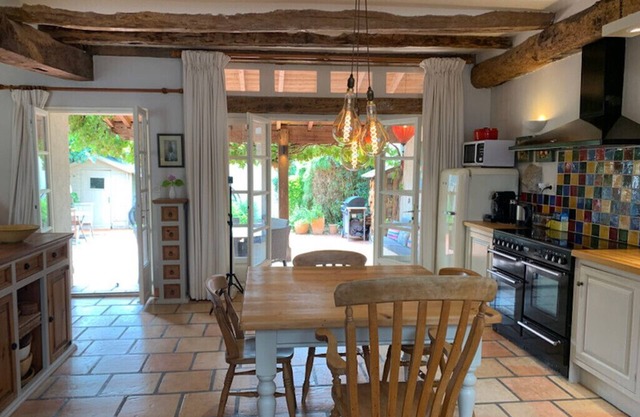 2 Bed Vineyard House - Sleeps 6 - Pets Welcome