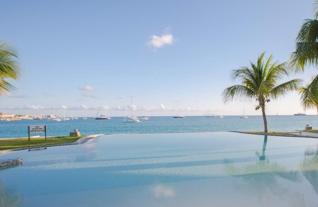 2 bedroom 2.5 Bath Luxury Penthouse on Simpson Bay Beach!