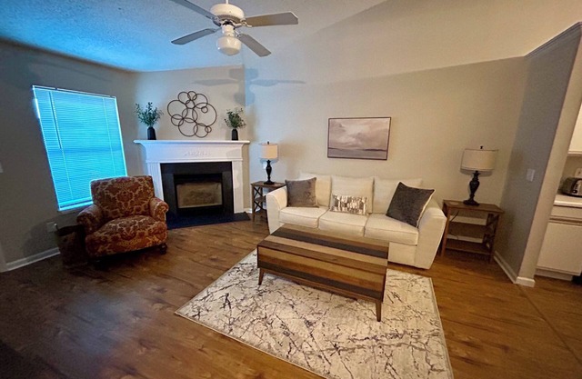 2 Bedroom-2 Bath With Office Near Hospital-New To Vrbo