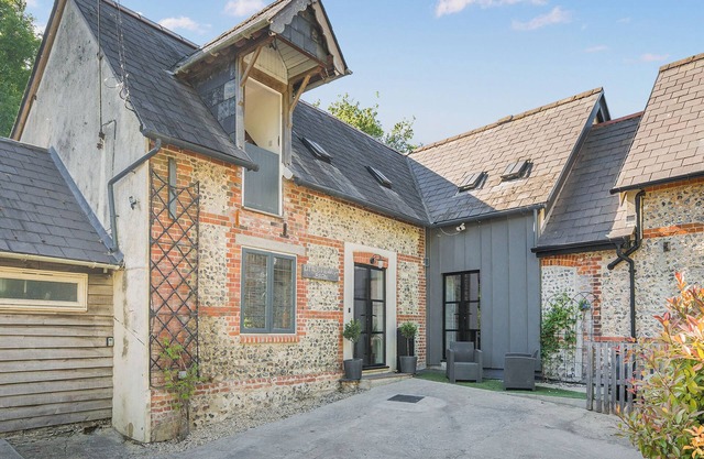 2 bedroom accommodation in Milton Abbas, near Blandford Forum