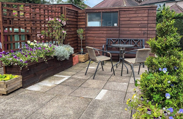 2 bedroom accommodation in New Tupton, near Chesterfield