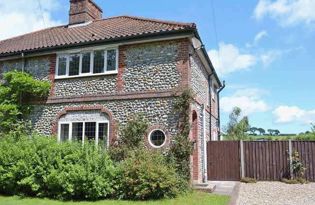 2 bedroom accommodation in Thorpe Market