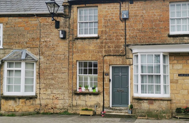 2 bedroom accommodation in Beaminster