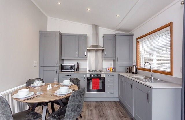 2 bedroom accommodation in Castlewood