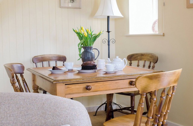 2 bedroom accommodation in Pickering