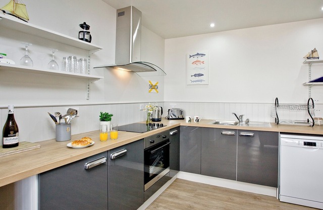 2 bedroom accommodation in Turnchapel, near Plymouth