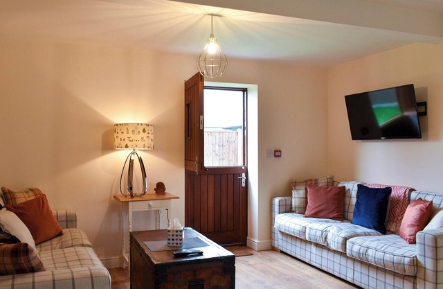 2 bedroom accommodation in Lower Drayton, near Penkridge