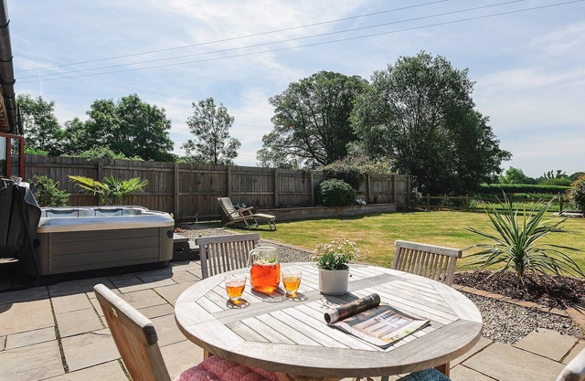 2 bedroom accommodation in Lineholt, near Stourport-on-Severn