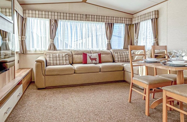 2 bedroom accommodation in Newbridge, Nr Yarmouth