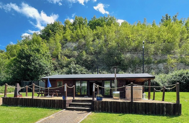 2 bedroom accommodation in Halling