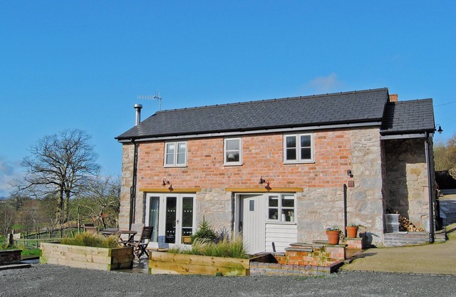 2 bedroom accommodation in Nantmawr, near Oswestry