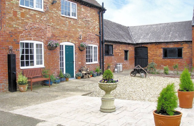 2 bedroom accommodation in Westborough, near Newark