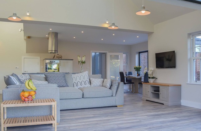 2 bedroom accommodation in Upper Poppleton, near York