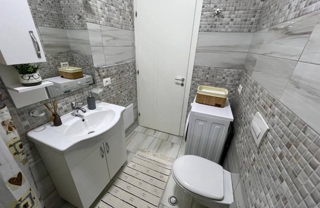 2-bedroom apartment in lovely Shkodër with WiFi, AC