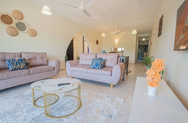 2-bedroom Apartment - 3 Minutes to The Beach