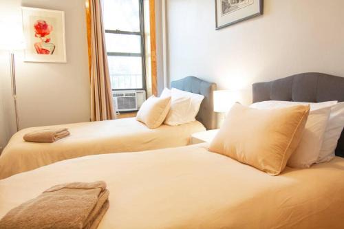 2 Bedroom Apt with 3 Beds - Friends & Family