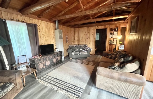 2 Bedroom Cabin on Scott's Lake