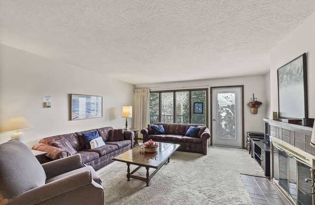 2 bedroom Condo overlooking Lake Dillon CC43