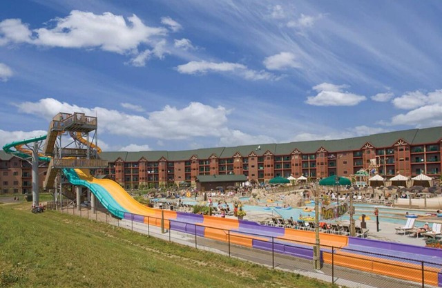 2 Bedroom Deluxe at Wisconsin Dells, Glacier Canyon Lodge! Waterpark Incuded!