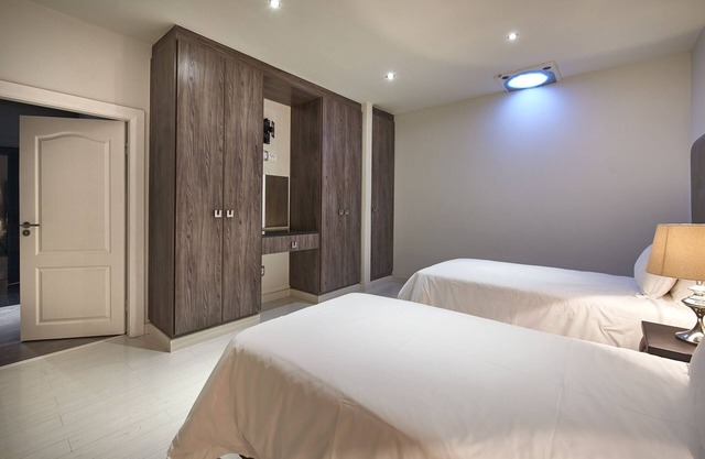 2 Bedroom En-suite Luxury Apartment with two king beds in Sandton CBD