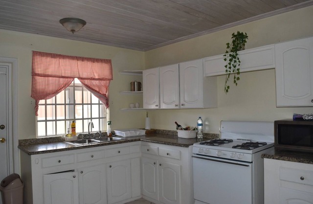 2-bedroom Gated Oasis with parking andnPool