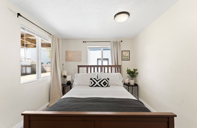 2-bedroom house with AC in Portland, Off Street Parking!