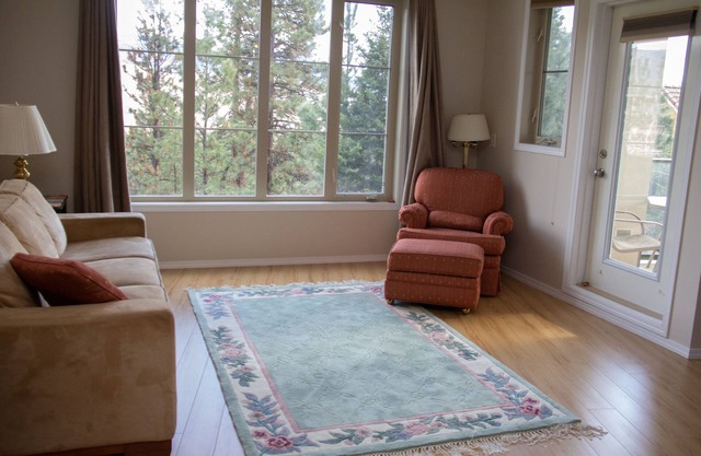 2 bedroom Kelowna Resort Vacation Rental - Close to Golf and Beach