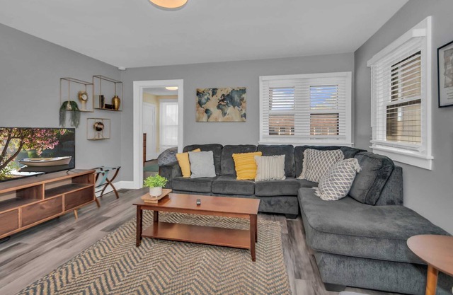 2 Bedroom Modern Apt | Heart Of Bayview Milwaukee