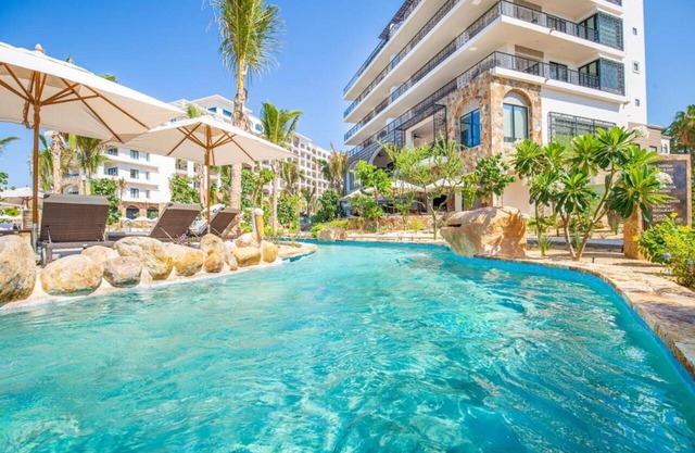 2 Bedroom Ocean View Suite with amenities. 20%DISCOUNT!