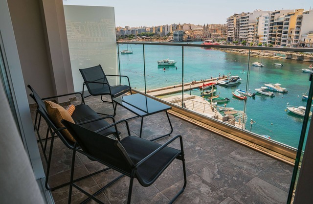 2 Bedroom Overlooking Spinola Bay in St. Julian's